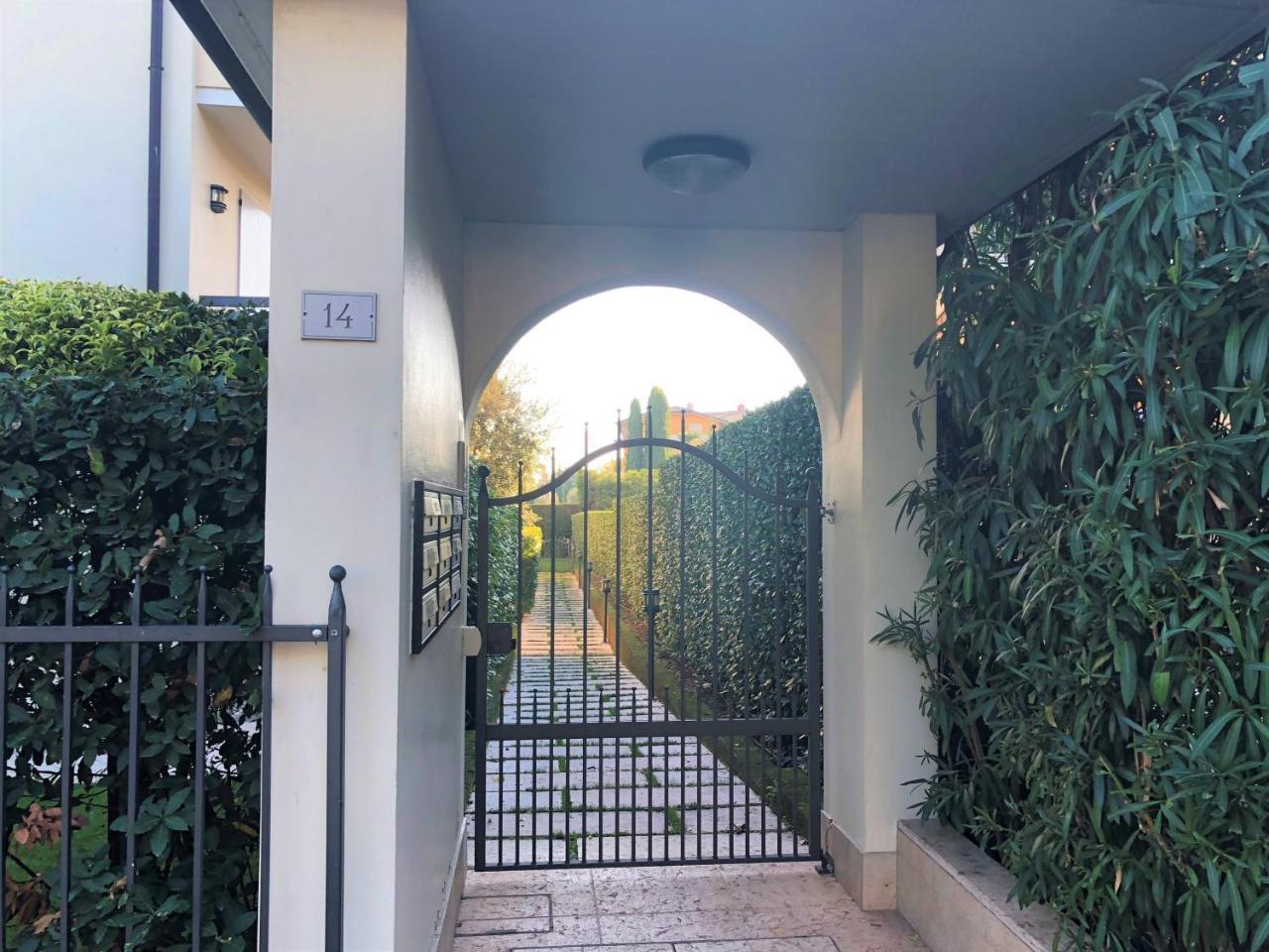 Desenzanoloft Official Partner Marriott Homes & Villas - Bea House, Sirmione With Private Garden And Share Pool ภายนอก รูปภาพ